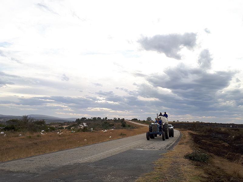 A farmer approaches Grahamstown (Makhanda) on a tractor towing a trailer with water to assist fire-fighting efforts. A disaster was averted thank to an extraordinary community effort.