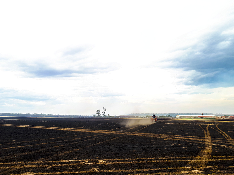 Late Thursday afternoon, a Makana fire vehicle crosses the airfield towards a flare-up west of the army base.