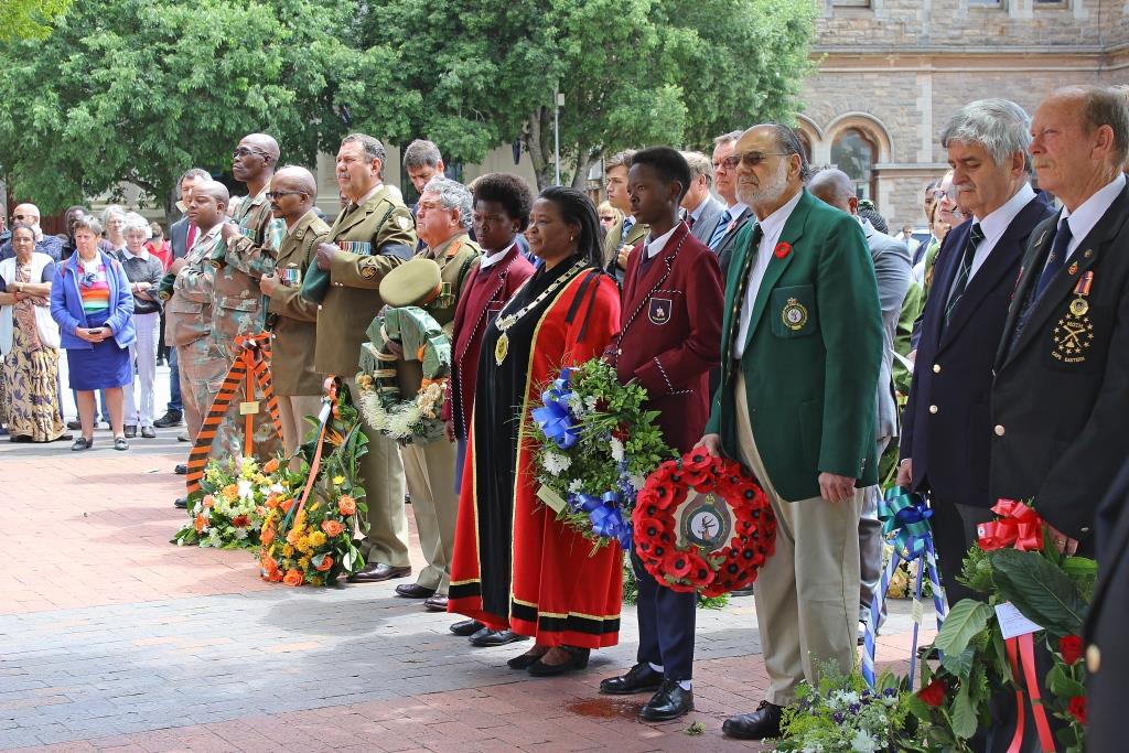 IMG_6838 Mayor and others wreaths low res 14