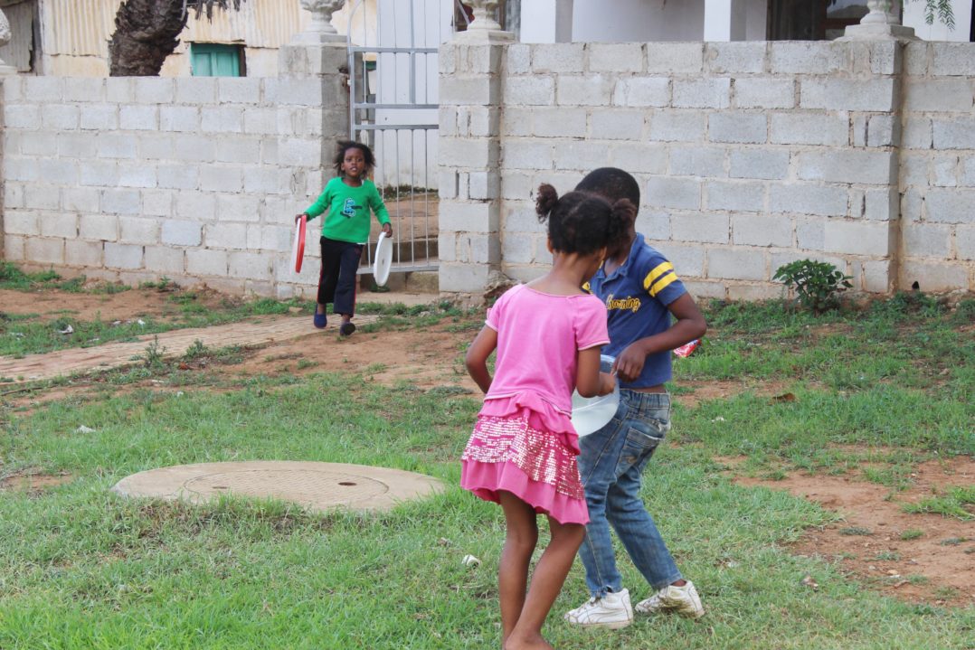 IMG_4475_kids carry water_WEB